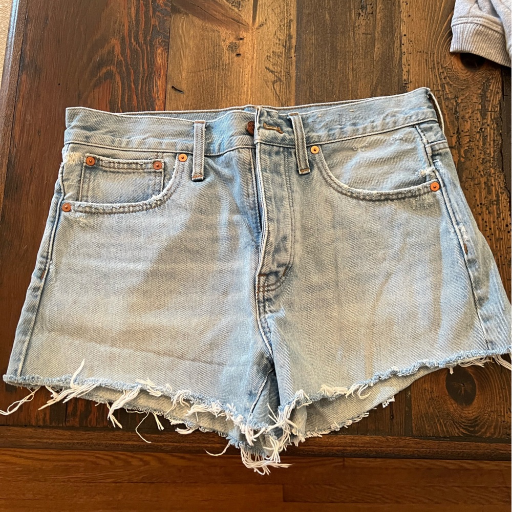 relaxed denim shorts in cedarcroft wash